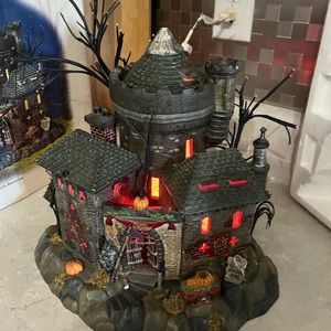 Dept 56 Castle Blackstone